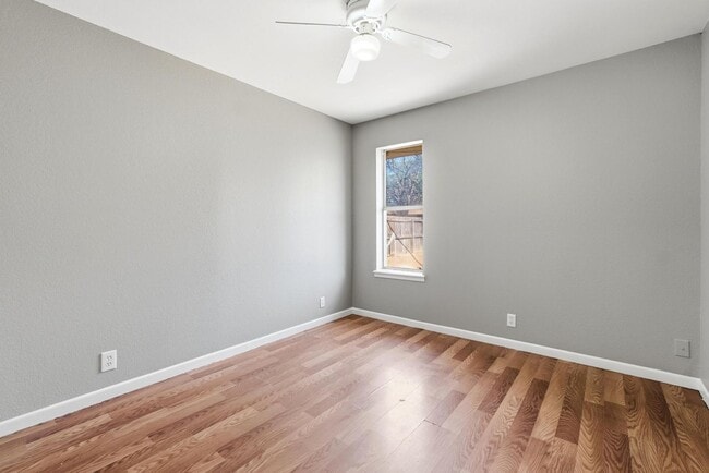 Building Photo - 2333 N Danville Dr