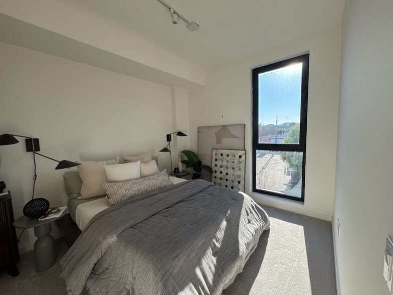 Building Photo - 395 6th St