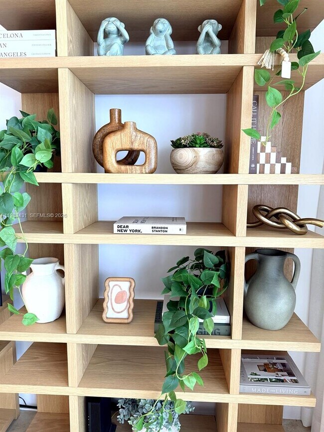 Building Photo - 2301 Collins Ave