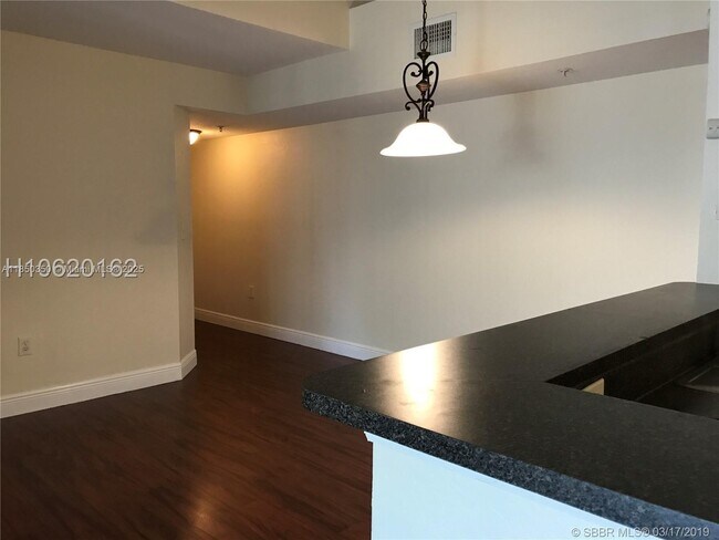 Building Photo - 2520 Centergate Dr