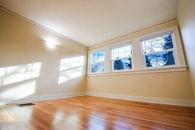 Building Photo - CLA2613-2615