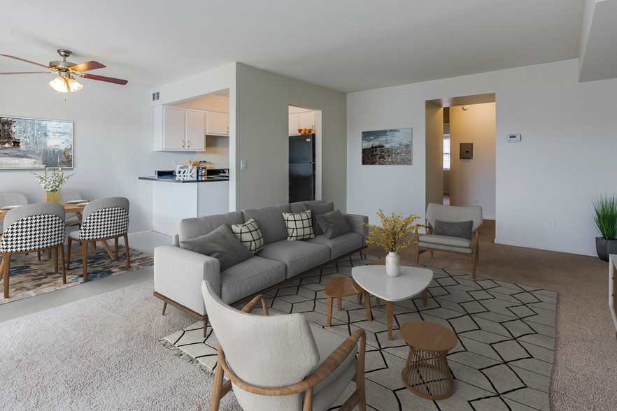 Living Area - Lake Forest Apartment Homes