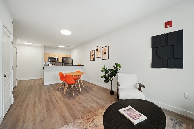 Building Photo - 49 N Day St