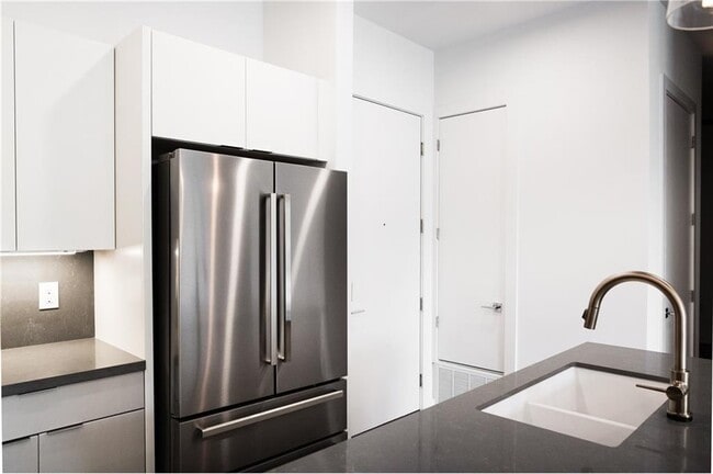 Building Photo - 207 W Johanna St