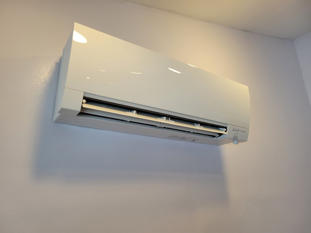 Top-of-the-line efficient heating and cooling in each bedroom and living room - 20 Princeton St