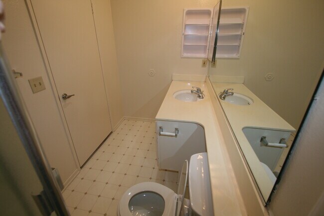 Building Photo - 3637 Clarington Ave