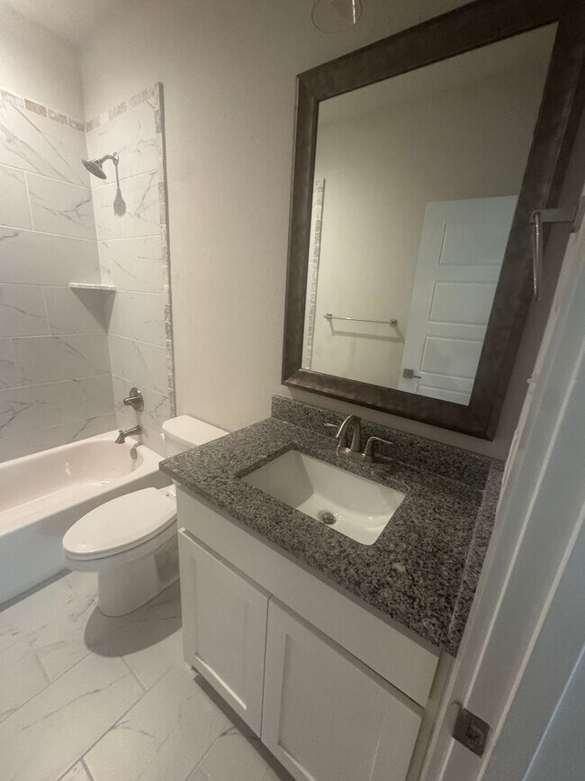 Building Photo - 3/2/2 Home for the Holidays - Move in Specials call to inquire