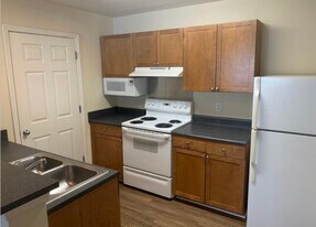 Building Photo - 140 Yellowstone Dr