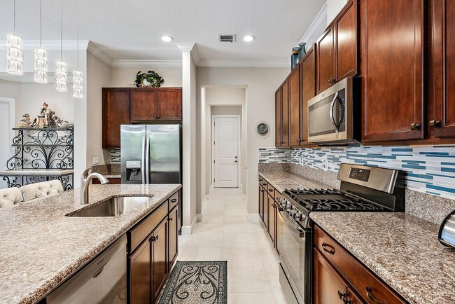 Building Photo - 8883 Kingsmoor Wy