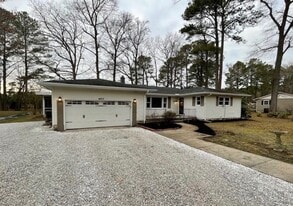 Building Photo - 4810 Meadowlark Dr