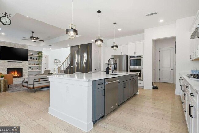 Building Photo - 415 Oakleigh Ave