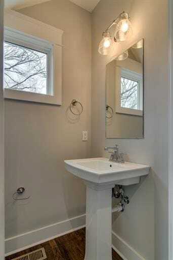 Building Photo - 942 Strouse Ave