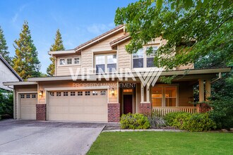 Building Photo - Spacious 4 Bedroom Home in Desirable Neighborhood