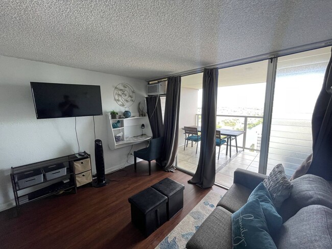 Building Photo - Fully Furnished Studio with Great Views in...