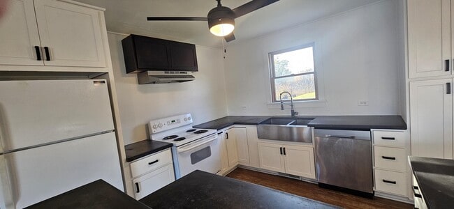 Building Photo - 10016 3rd Ave