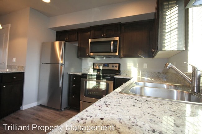 Building Photo - 1520-1580 Gabriela Ct NE