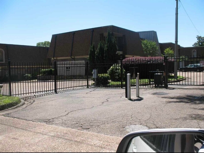 Building Photo - 5155 Wayneland Dr unit B1