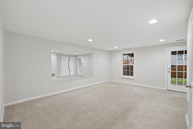 Building Photo - 45570 Trestle Terrace