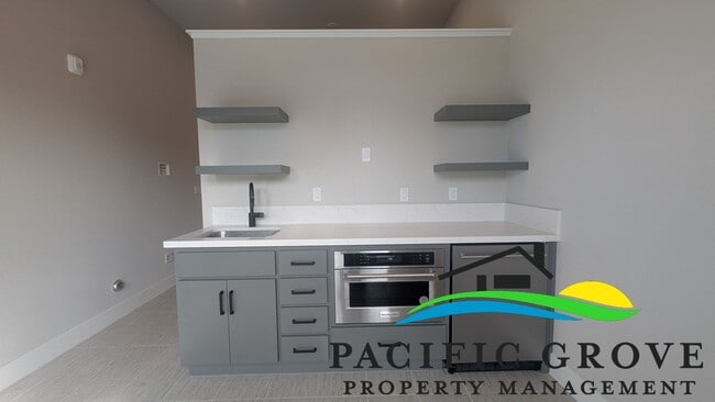 Building Photo - Stylish New Studio with Modern Finishes in Marina