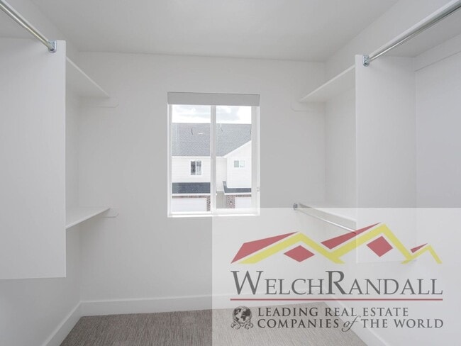 Building Photo - Live Comfortably in West Haven – Beautiful 3BR, 2.5BA Townhome for Rent!