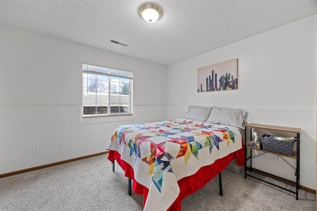 Building Photo - 2432 Rushmore Dr