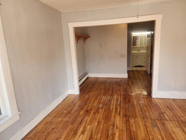 Building Photo - 6 Hager Ln
