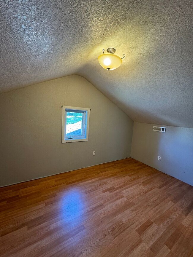 Building Photo - 3 bed 2.5 bath near Pacific Terrace