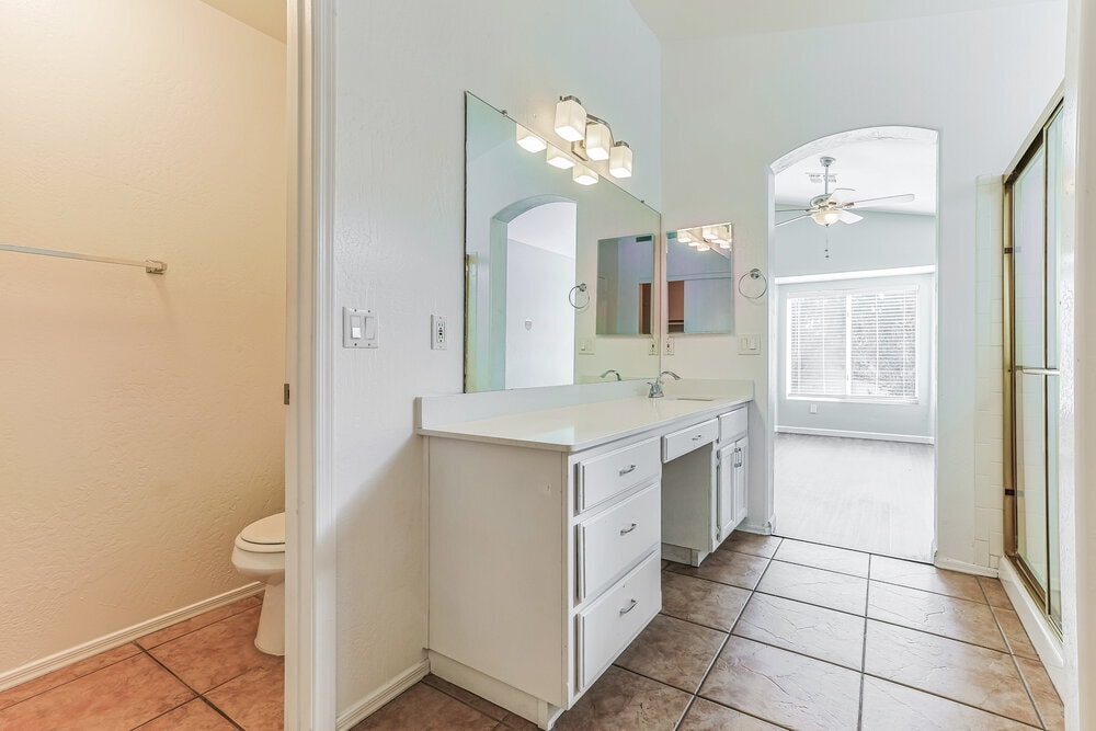 Building Photo - 1247 E Cindy St