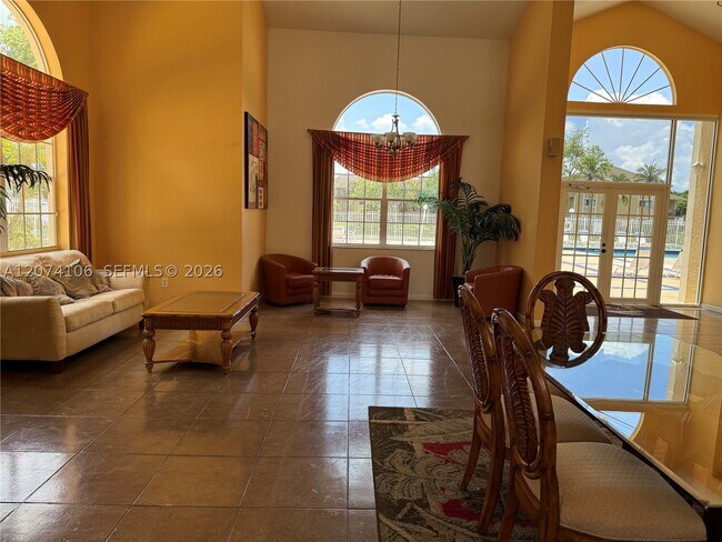 Building Photo - 9454 Palm Cir S