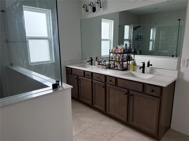 Building Photo - 4702 Birdsong Dr