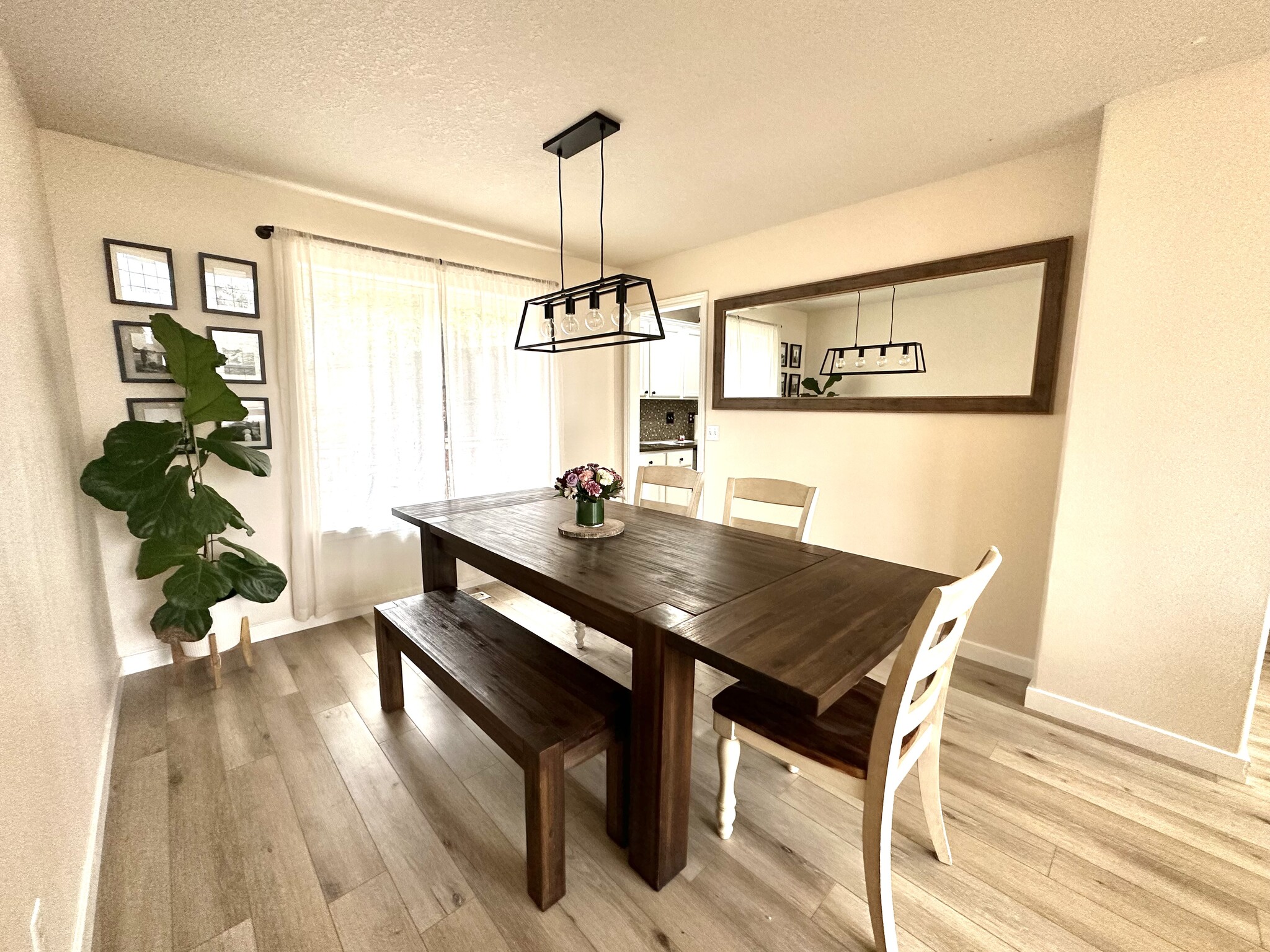 Dining room - 13636 Duane St