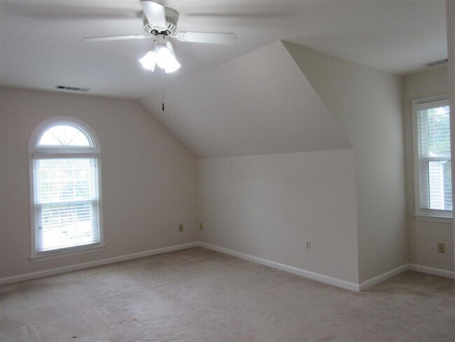 Building Photo - 4635 Villa Chase Dr NE
