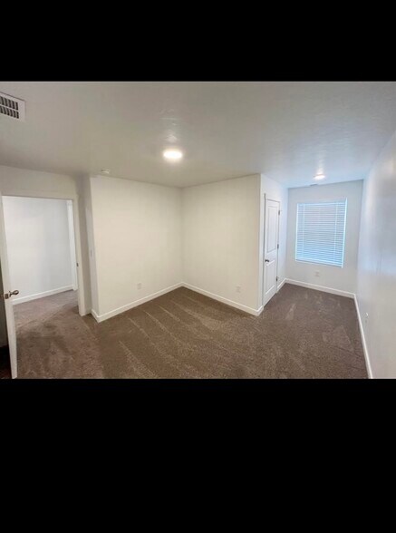 Building Photo - 913 E Flotsam Way
