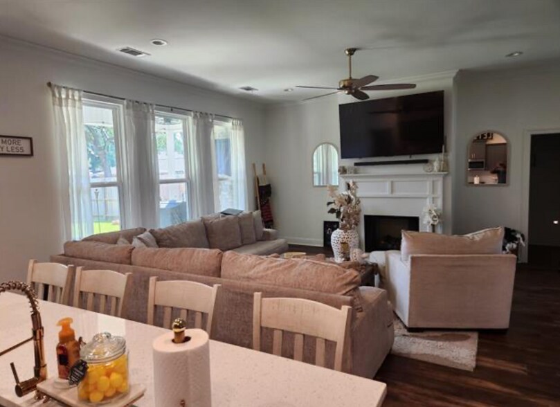 Building Photo - 14071 Woodland Ridge Ave