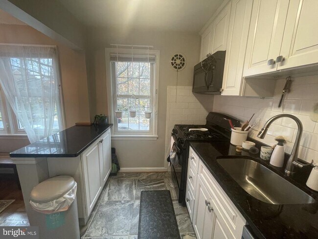 Building Photo - 6610 Potomac Ave