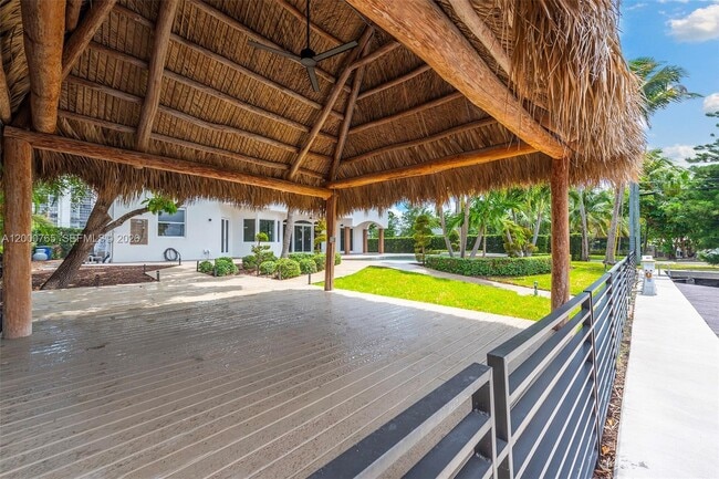 Building Photo - 552 Palm Dr