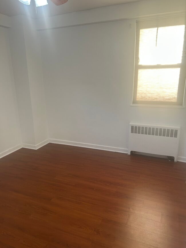 Building Photo - 11720 Edgewater Dr