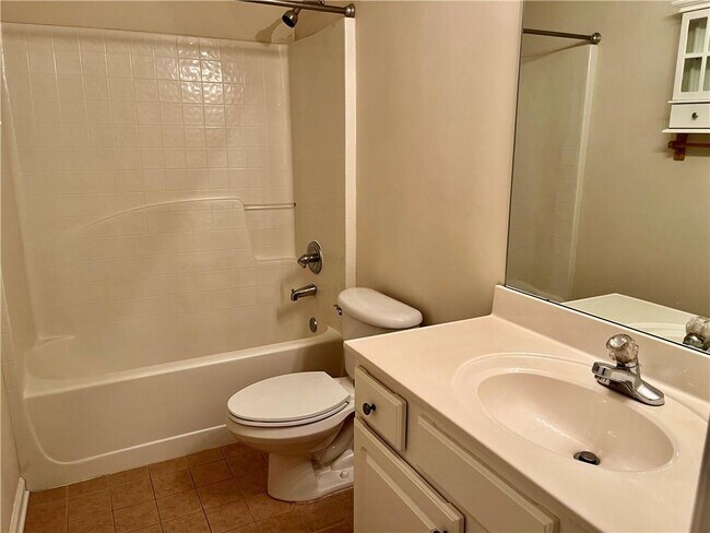 Building Photo - 283 Grand Ashbury Ln