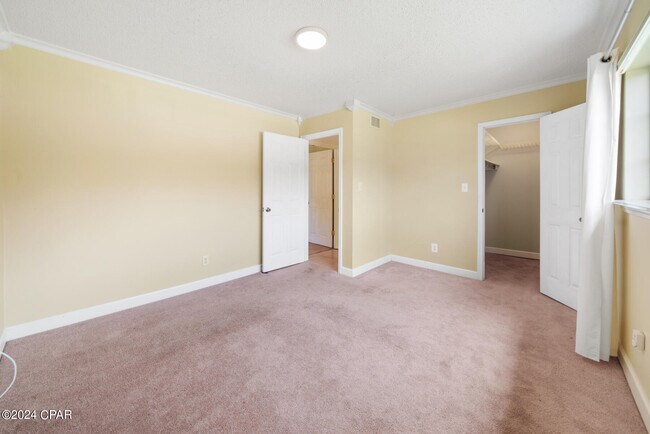 Building Photo - 2100 W Beach Dr
