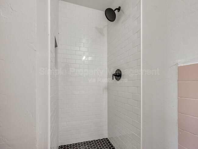 Building Photo - 4608 N Libby Ave