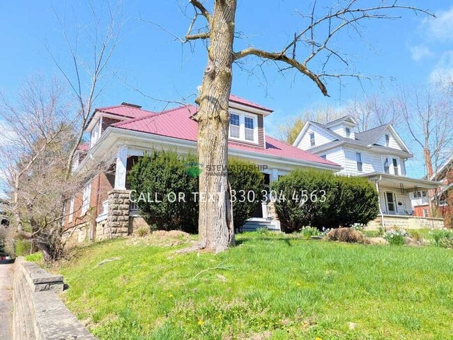 Building Photo - 724 Beall Ave