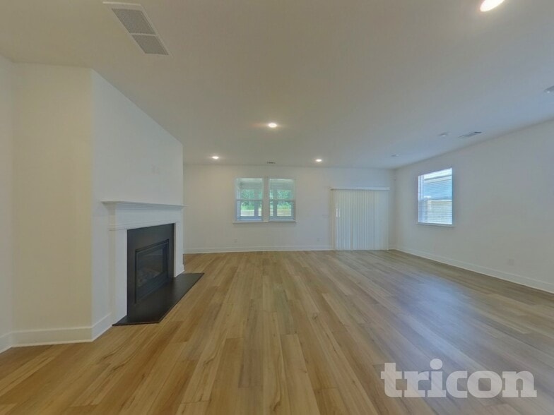 Building Photo - 76 Mayhaw Pt