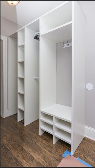 Building Photo - 6711 S Cregier Ave