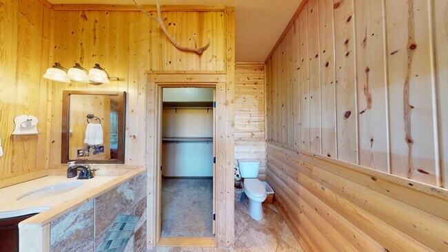 Building Photo - Beautiful Home on 10 Private Acres