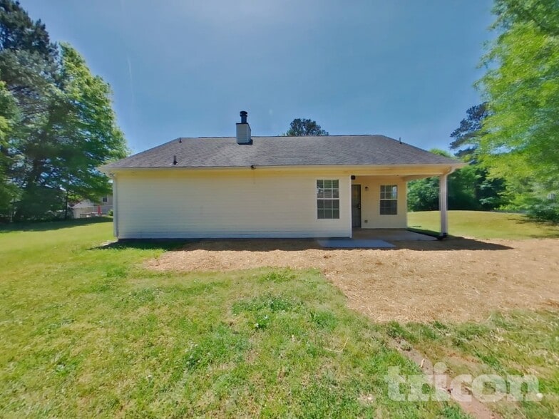 Building Photo - 205 Inverness Trce