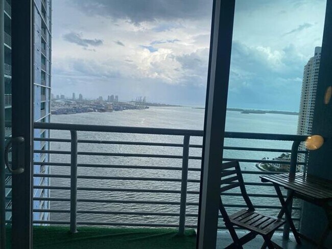 Building Photo - 325 S Biscayne Blvd