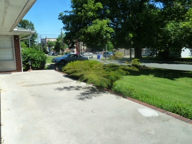 Building Photo - Walk to Campus! Incredible location, amazi...