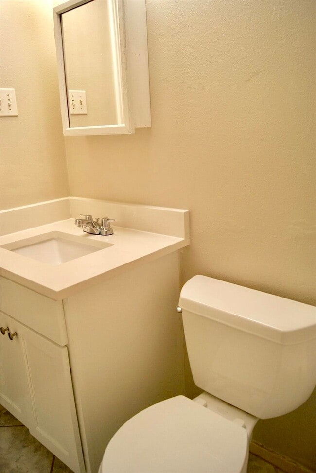 Building Photo - 5711 Southminster Dr