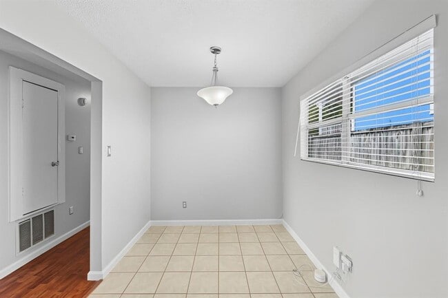 Building Photo - 1401 Olander St