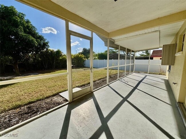 Building Photo - 2306 NE 5th Terrace